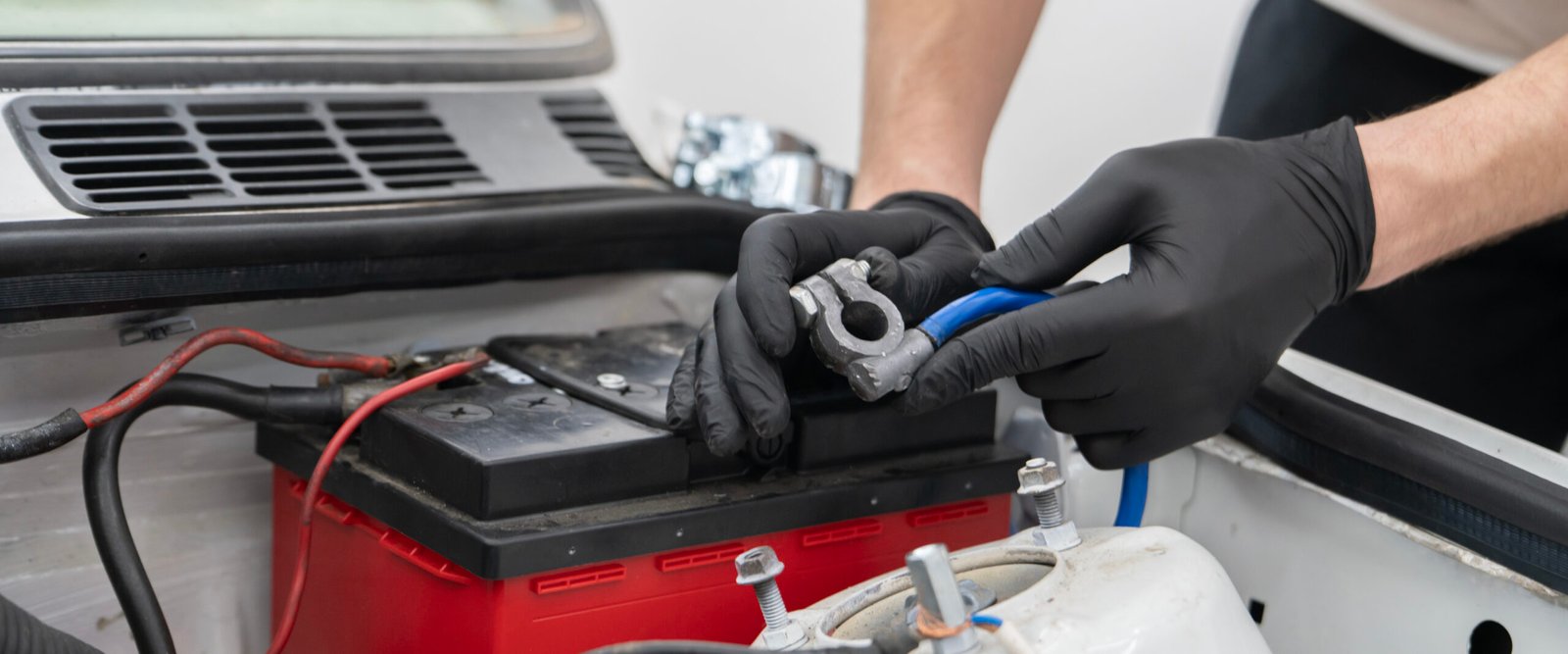 When to Replace Your Car Battery: 8 Critical Warning Signs You Shouldn’t Ignore