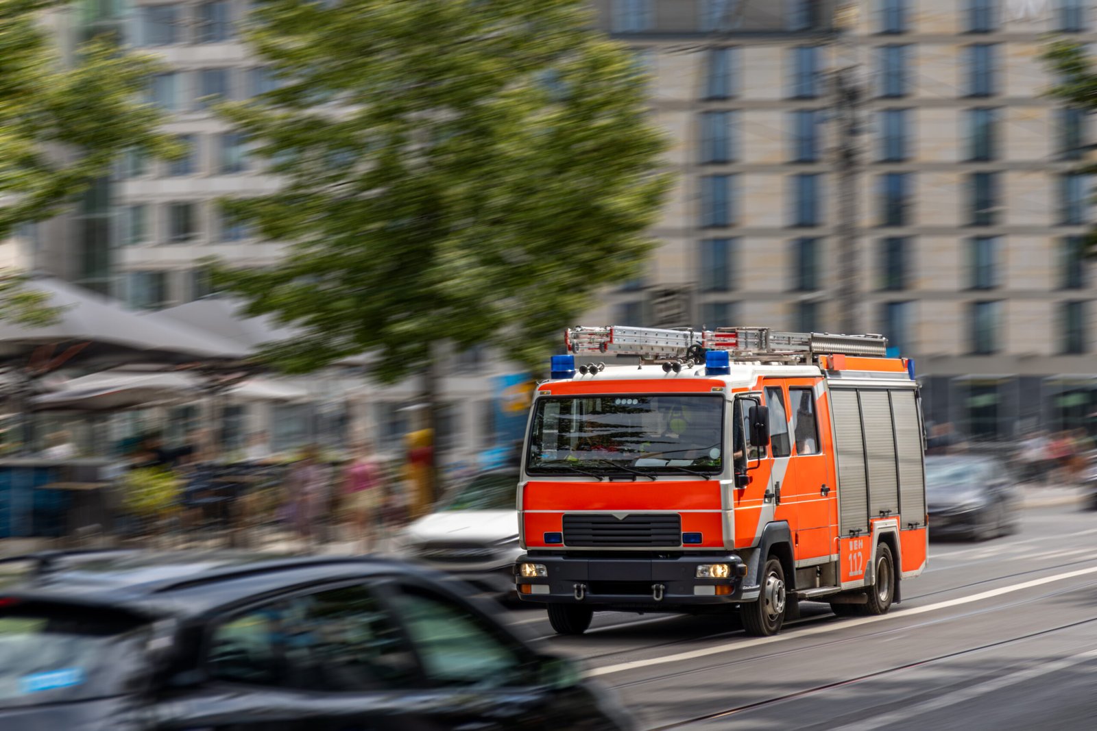 How to React Safely to Emergency Vehicles on the Road