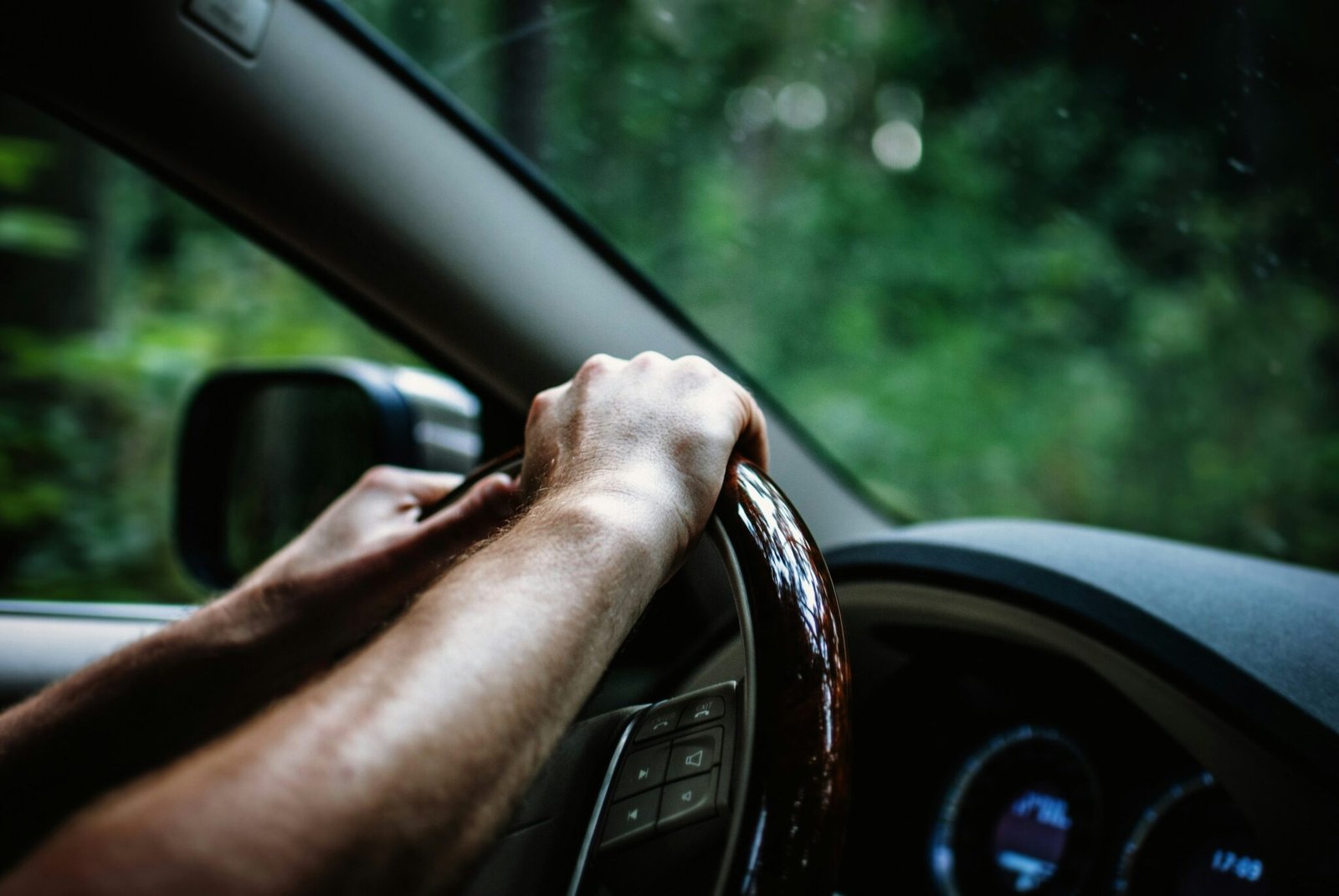 10 Safe Driving Tips You Should Always Follow